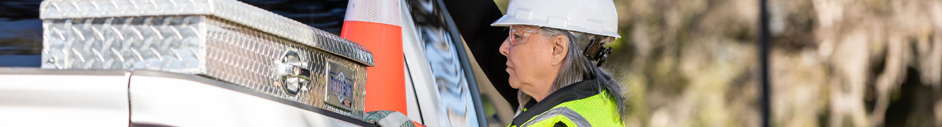 ID1920x260 Alerts Female Utility Worker with Service Truck